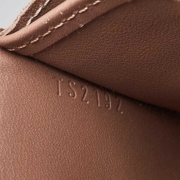 Louis Vuitton Gold Monogram Vernis Sarah Wallet - Picture 6 of 7